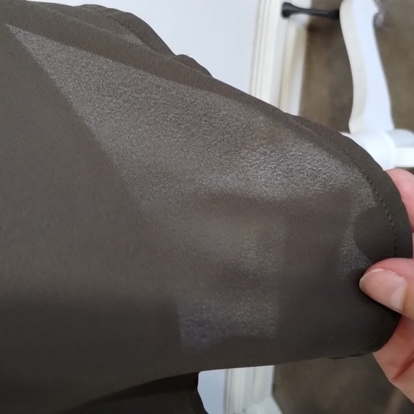 Apt. 9 Army Green Blouse Size Medium Pearl Neck Detail Short Sleeve - Picture 6 of 11